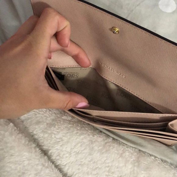 Michael kors wallet - Picture 2 of 2